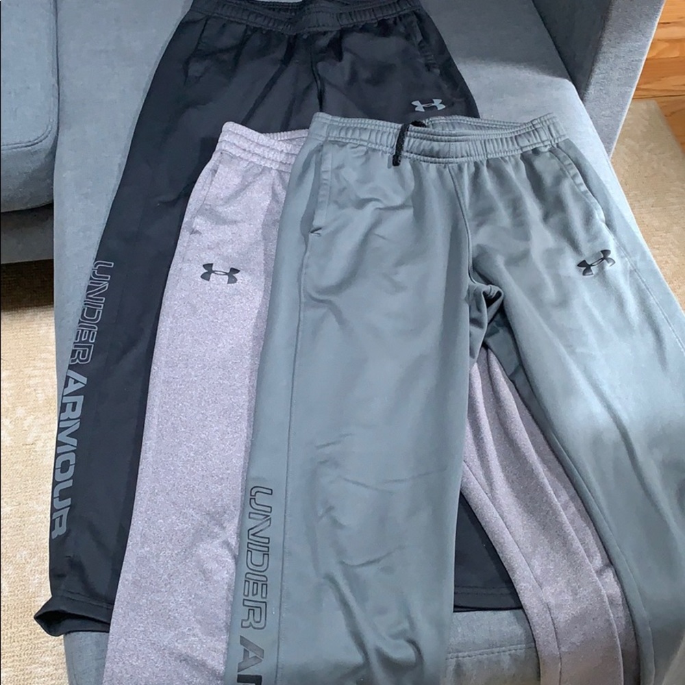 Bundle of 3 boys Underarmour sweatpants EUC